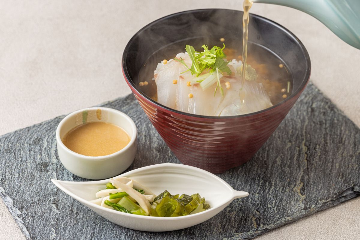 朝食：特製出汁を使った「鯛茶漬け」