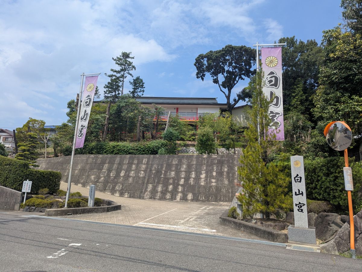 岩崎城と近く、道の駅から徒歩圏内